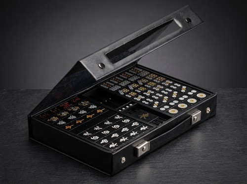 Riichi Mahjong Set in Schwarz