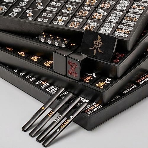 Riichi Mahjong Set in Schwarz Detail