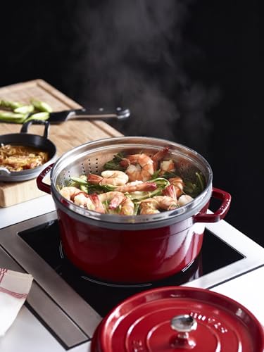 Staub Gusseisen Cocotte mit Dämpfeinsatz