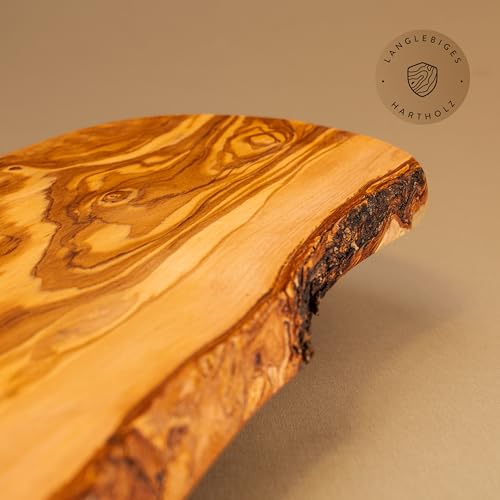 Olivenholz-Schneidebrett mit Naturkante Detail