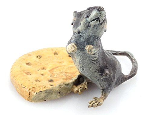 Wiener Bronze Maus mit Keks Detail