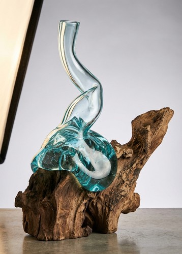 Glasvase auf Gamal-Wurzelholz