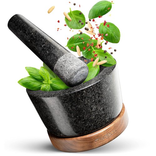 Granitmörser mit Nussbaumfuß Detail