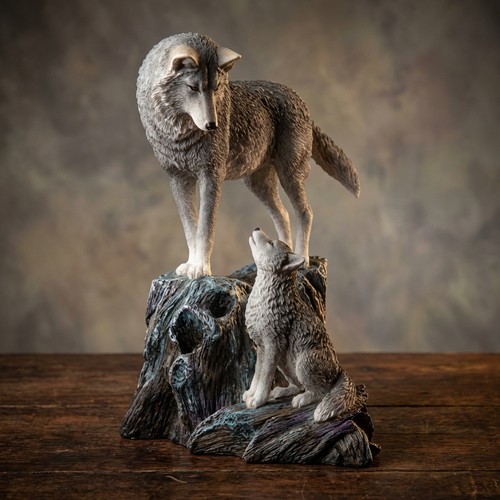 Guidance - Wolfsskulptur von Lisa Parker