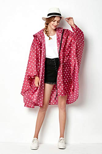 Regenponcho mit Punktmuster