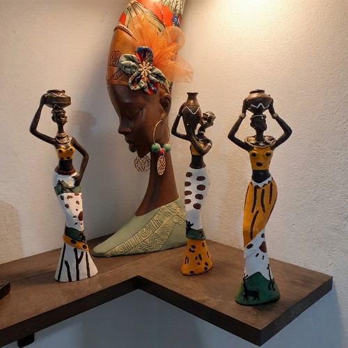 Afrikanische Frauenfiguren im Ethno-Stil Detail