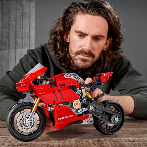 Lego Technic Ducati Panigale V4 R