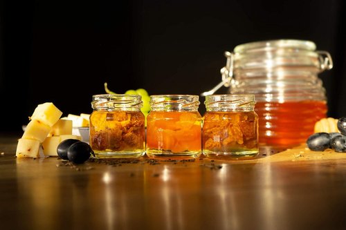 Honig-Degustationsset mit Früchten und Nüssen