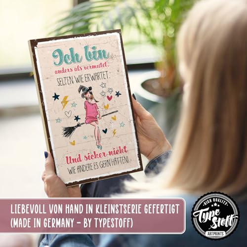 Vintage-Holzschild mit frechem Hexen-Motiv Detail