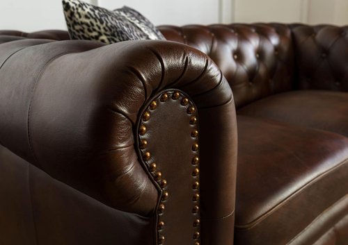 Chesterfield Zweisitzer in Büffelleder Detail