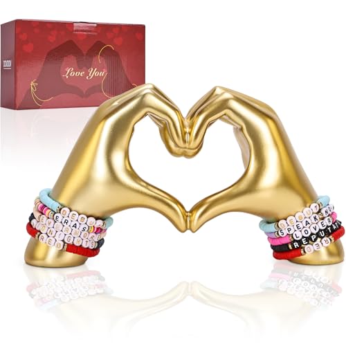 Goldene Herzhände Skulptur Detail