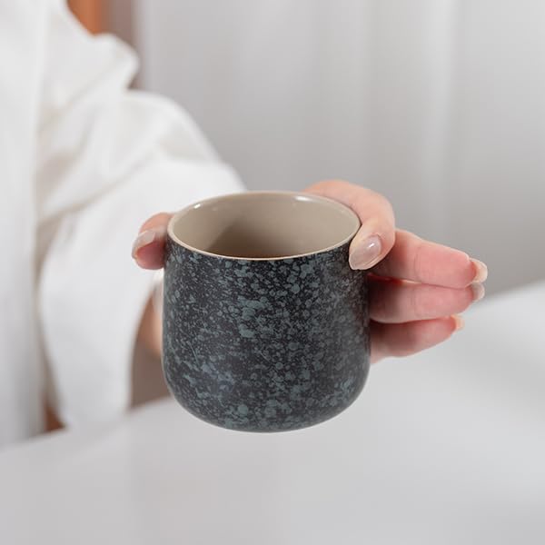 Japanische Teetassen-Kollektion Detail