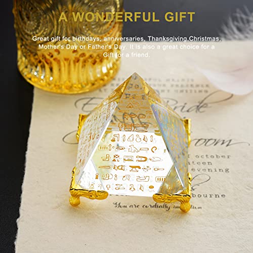 Kristallpyramide mit Hieroglyphen Detail