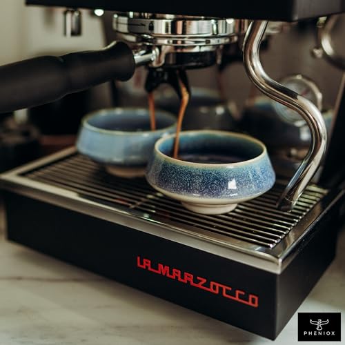 Cappuccino-Tassen im Barista-Stil