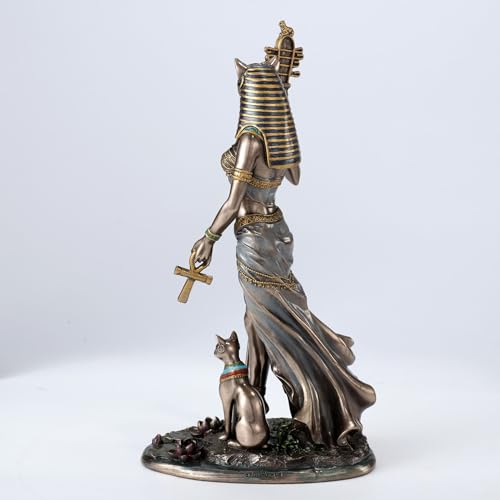 Ägyptische Göttin Bastet mit Sistrum und Ankh Detail