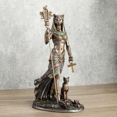 Ägyptische Göttin Bastet mit Sistrum und Ankh