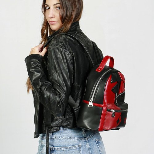 Harley Quinn Mini-Rucksack im Lederjacken-Design Detail
