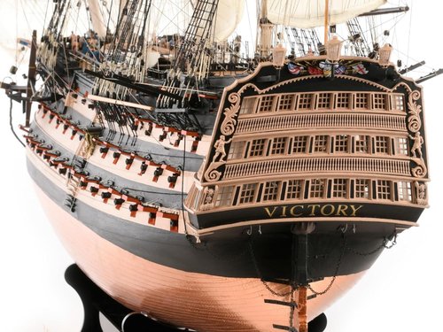 HMS Victory Modellbausatz von Artesanía Latina