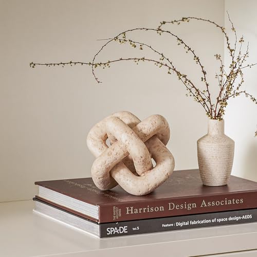 Skulpturaler Dreierknoten aus Kunstharz